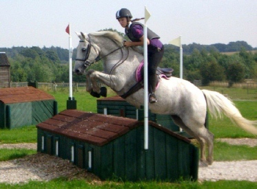 Minnie Jumping Cross Country